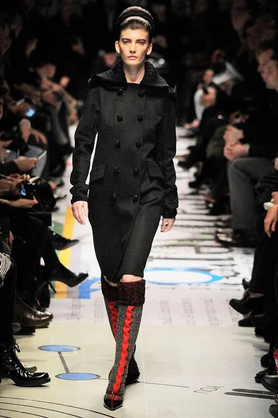 Look 3